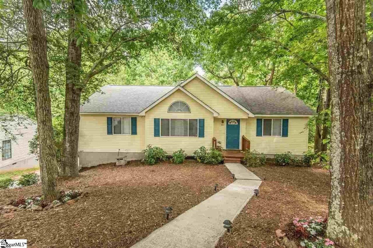 1607 Winding Way