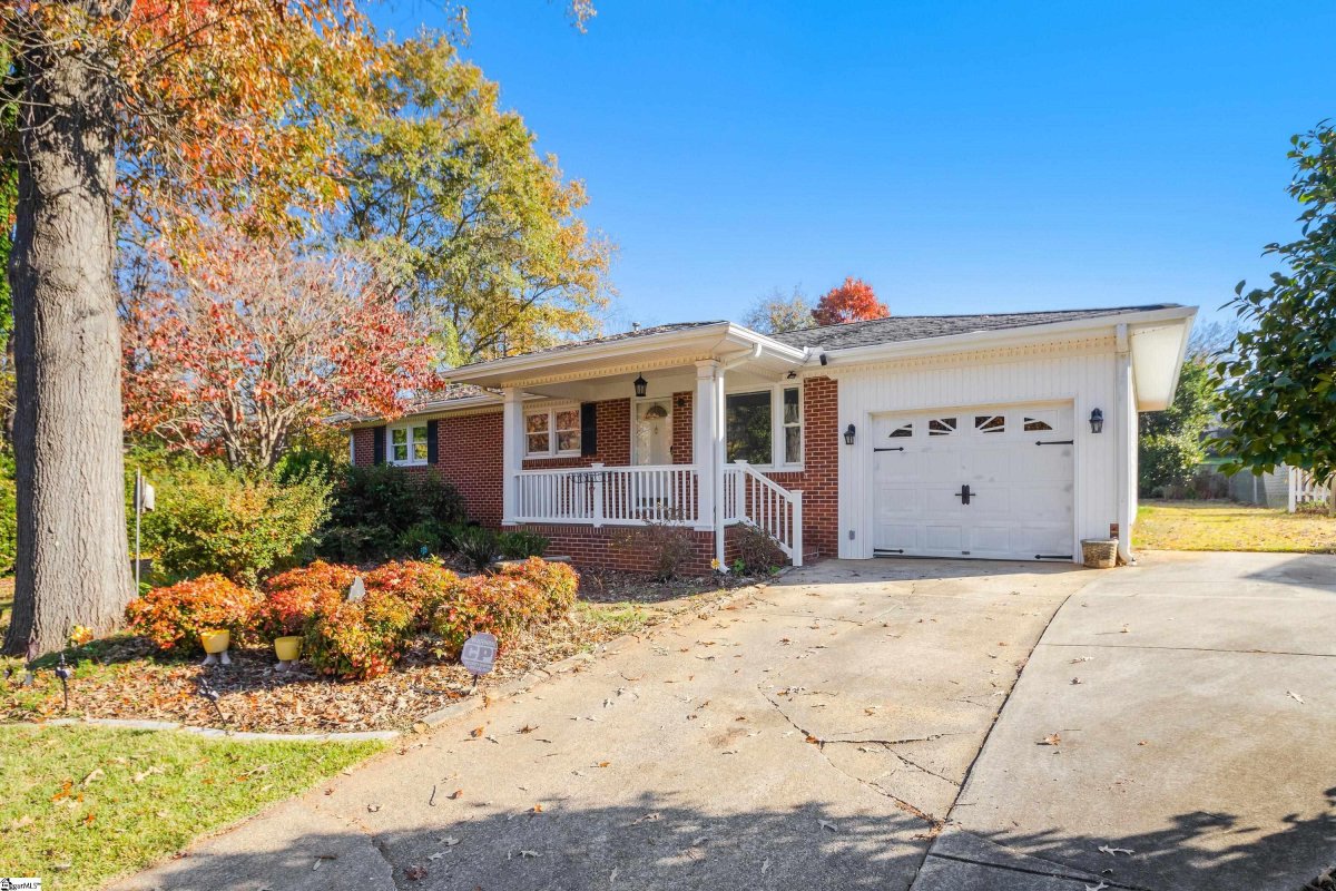 13 Woodridge Drive