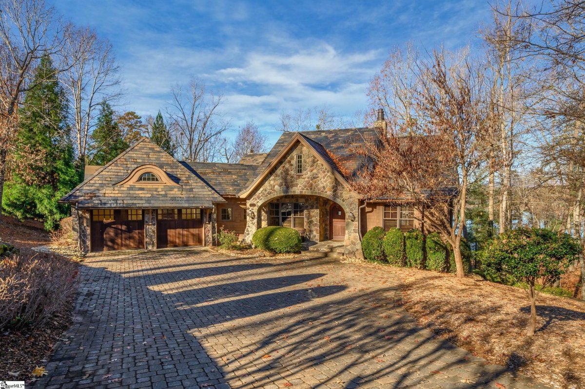 501 Lake Vista Way
