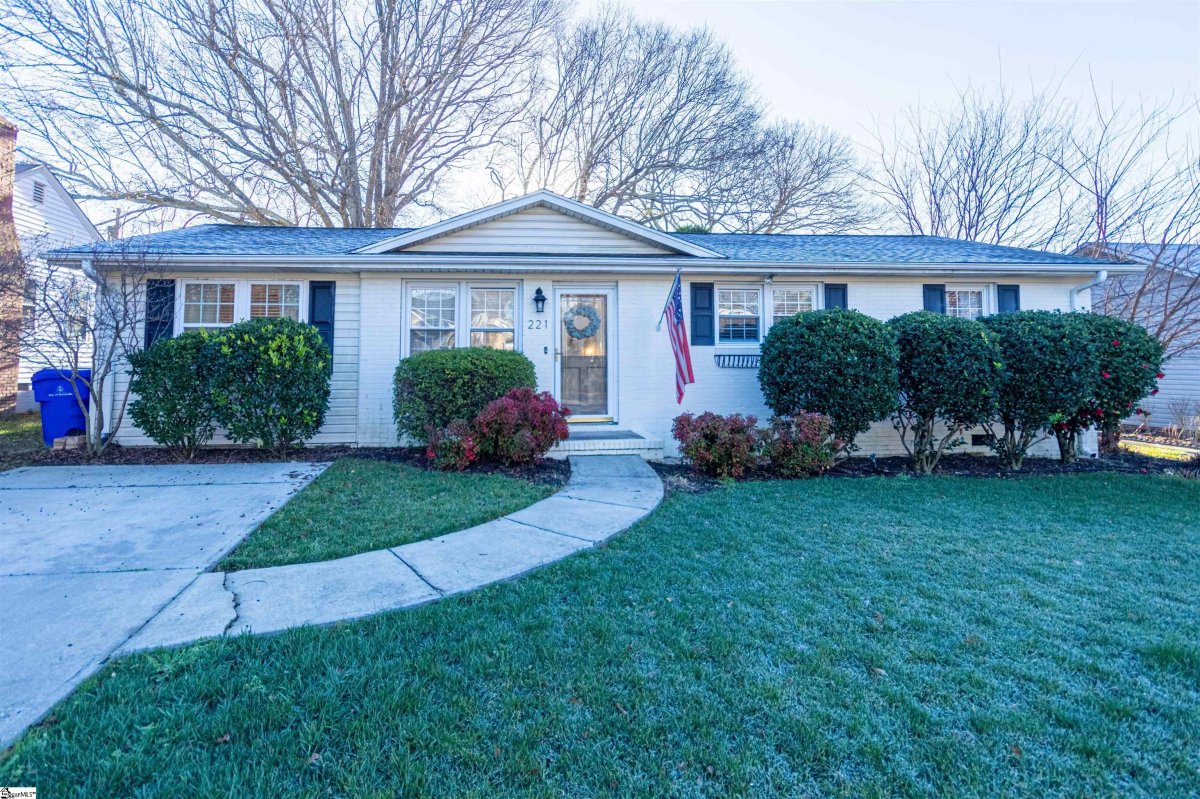 221 Vintage Avenue