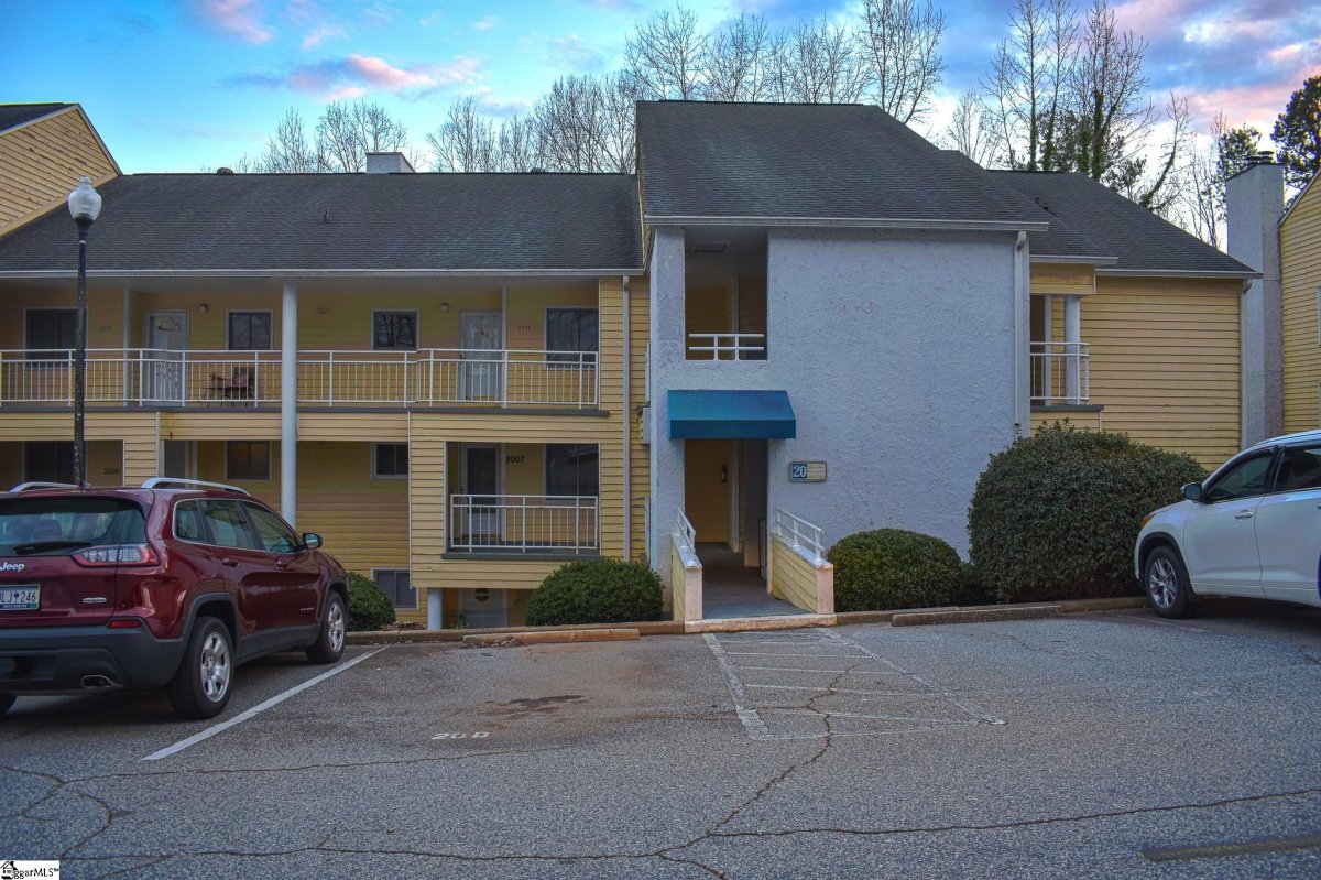 2011 Northlake Drive