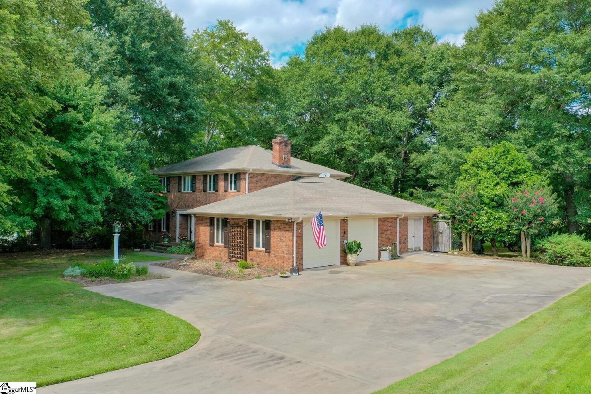 407 Inverness Way