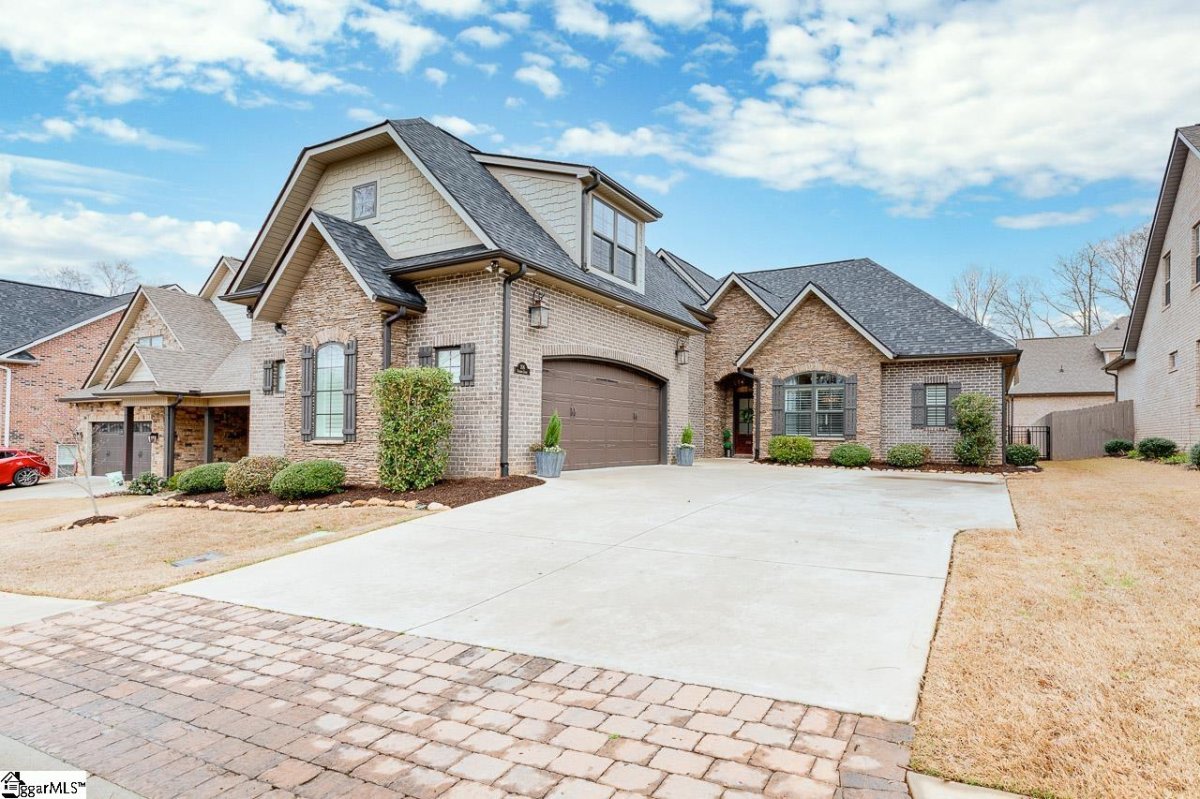 106 Giannas Court