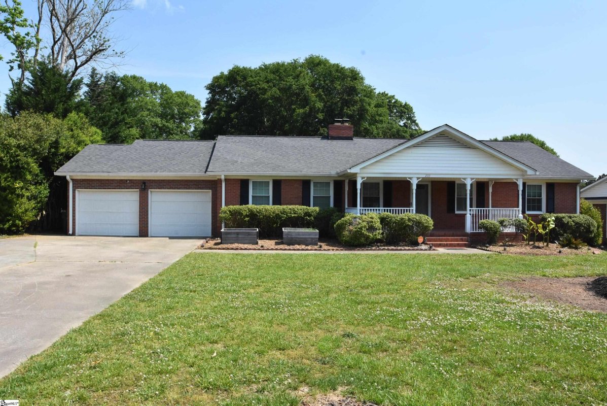 203 Rollingreen Road