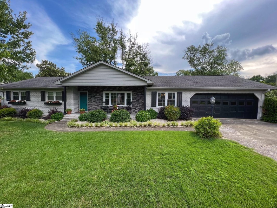 6 Glenwaye Drive