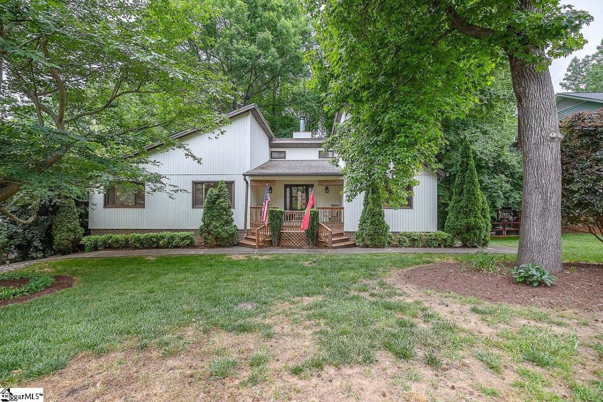 206 Hunters Woods Drive