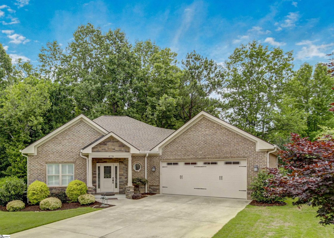 429 Hunters Circle