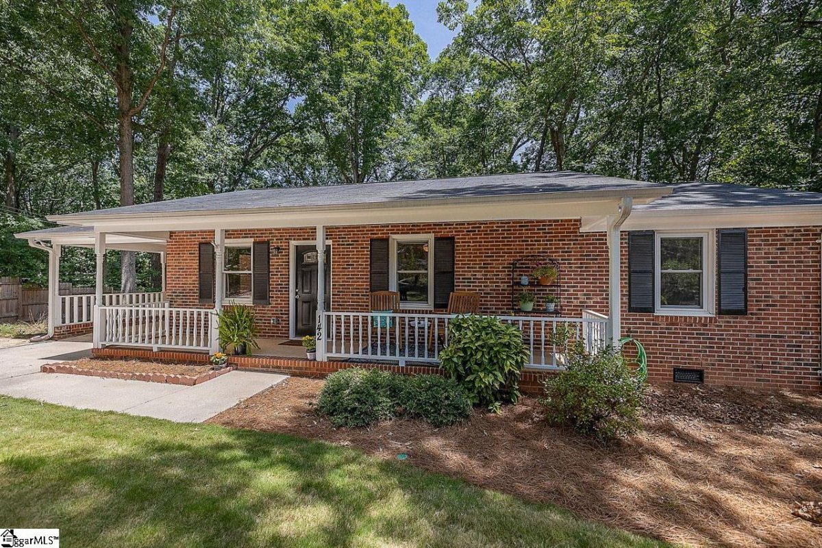 142 Woodridge Circle