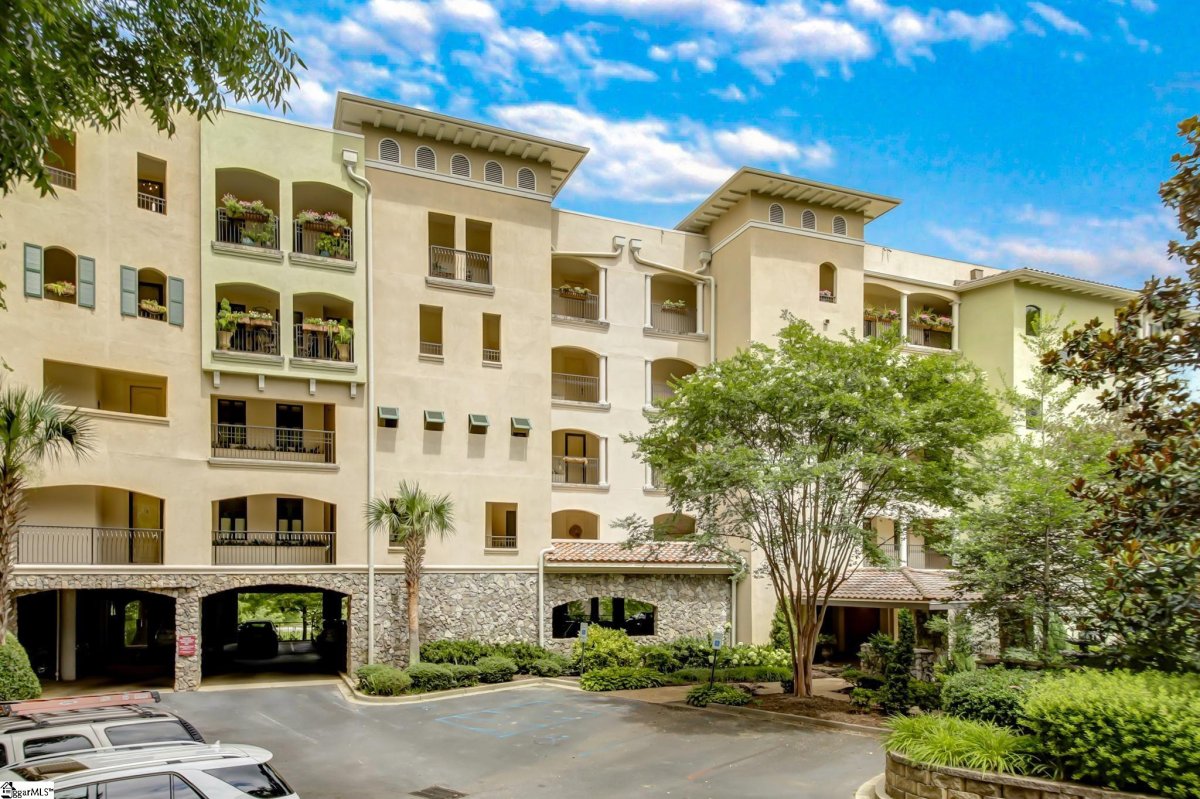 1209 E Washington Street Unit 304