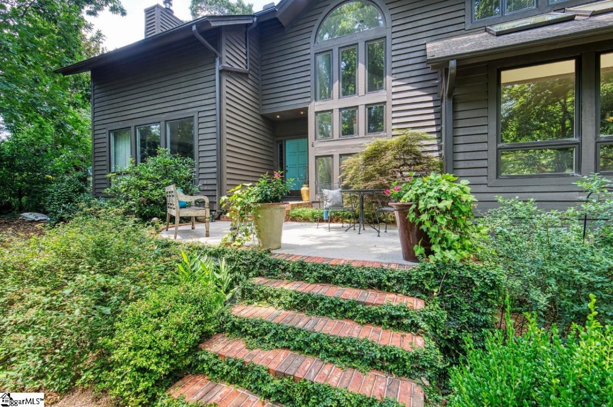 8 Forest Lane