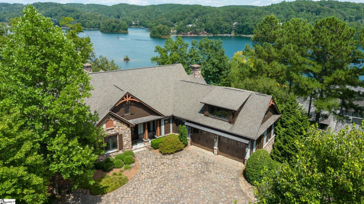 320 Knollwood Drive
