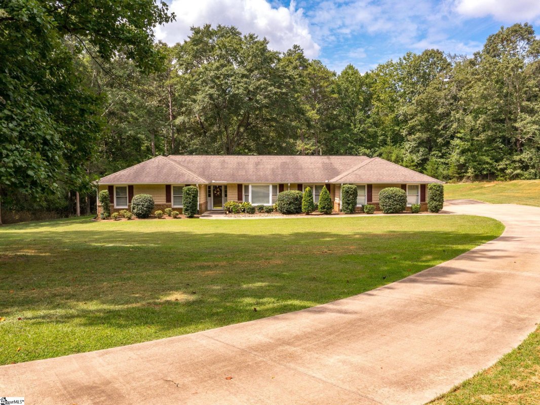 104 Edgebrook Court