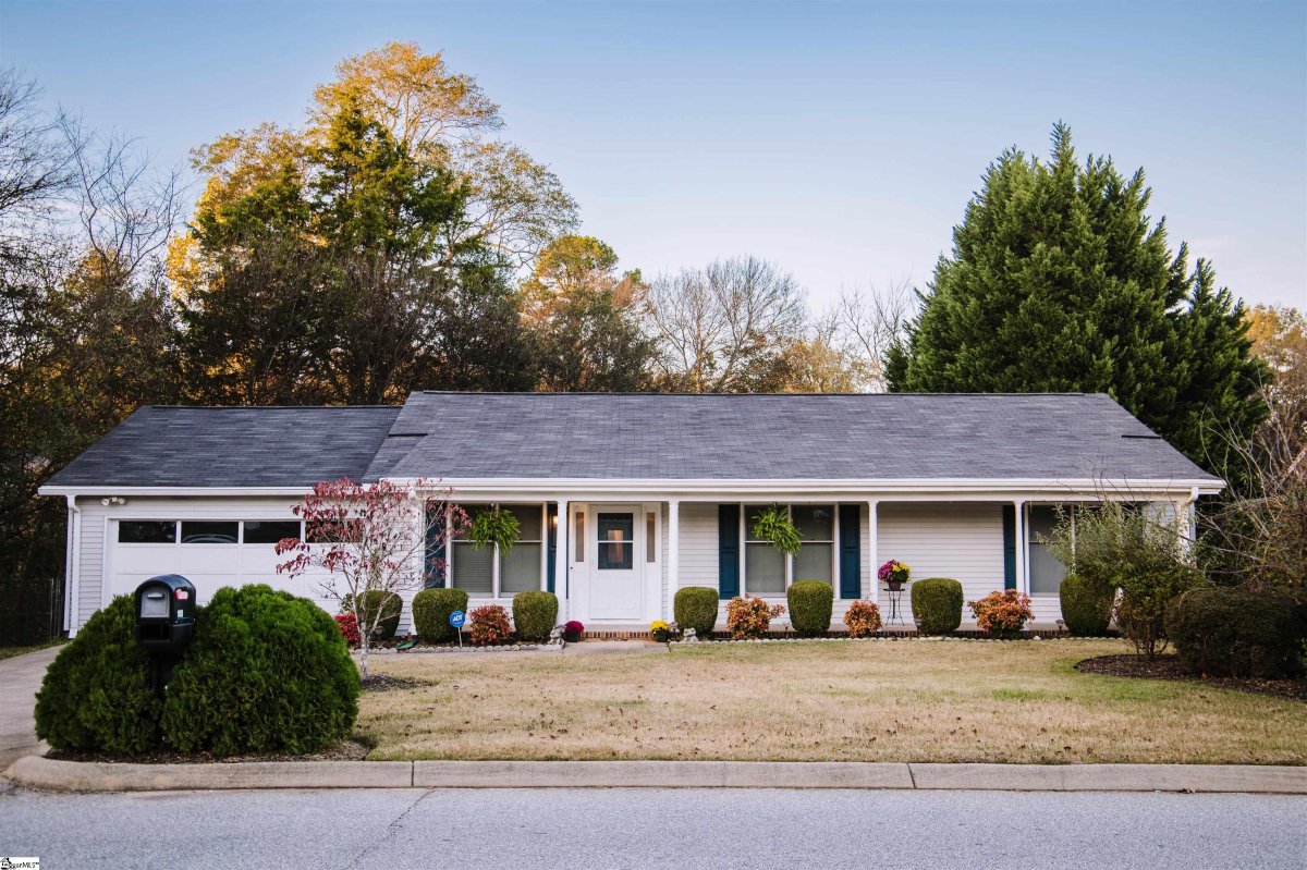 108 Hunters Woods Drive