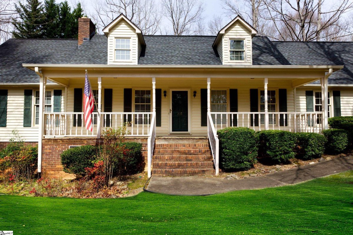 228 Hunters Woods Drive