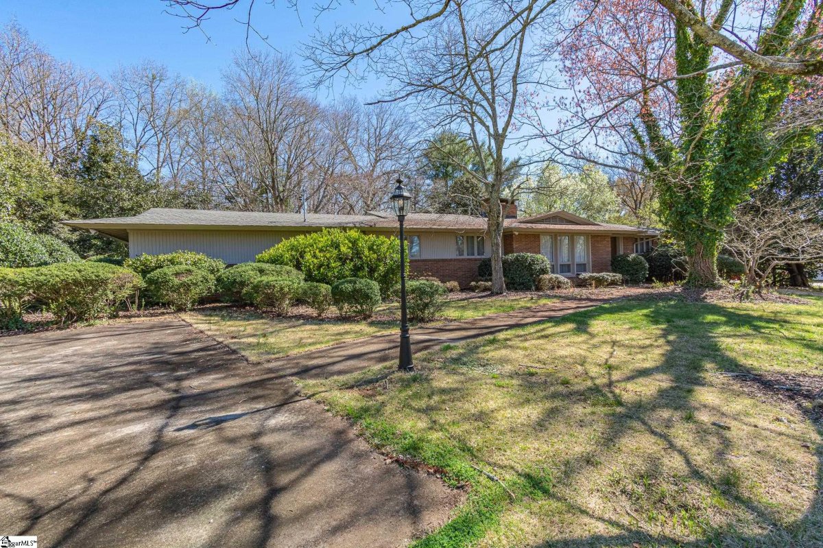 104 Dundee Lane
