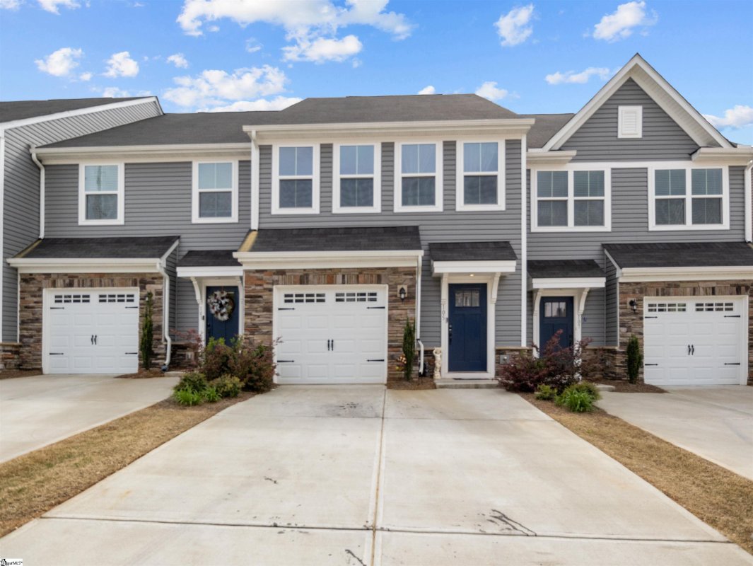 105 Roundtree Drive