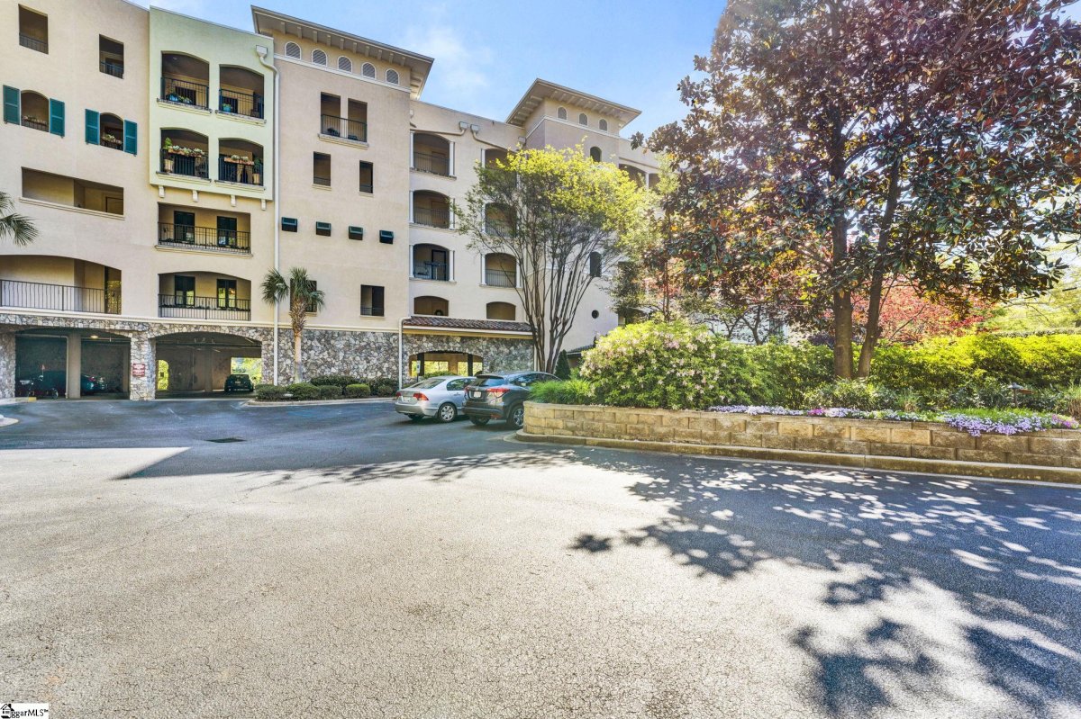 1209 E Washington Street Unit 201
