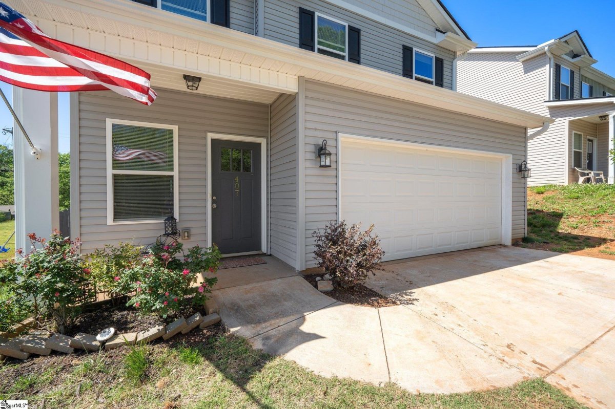 407 Crescent Circle