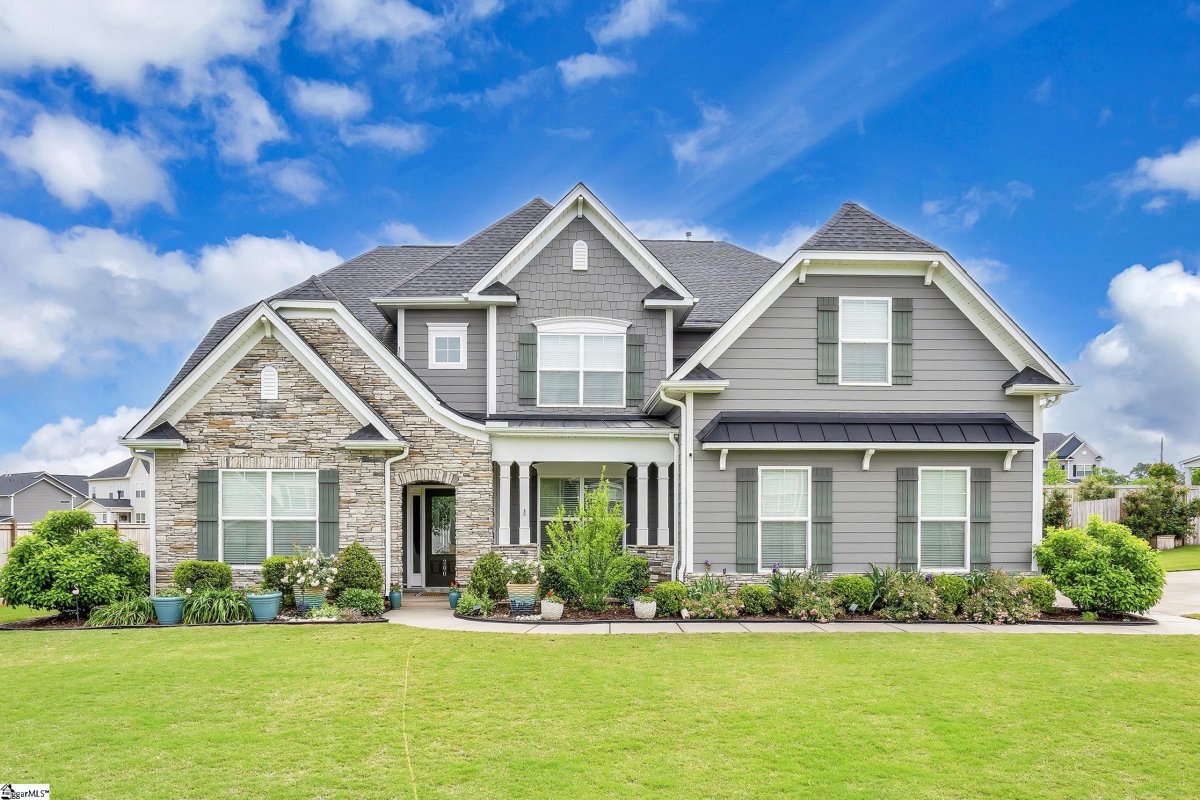 200 Lakeway Place