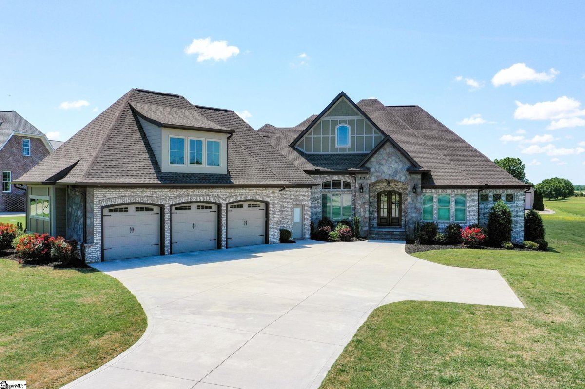 208 Vista Pointe Drive