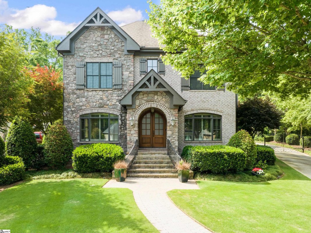 10 Travertine Court
