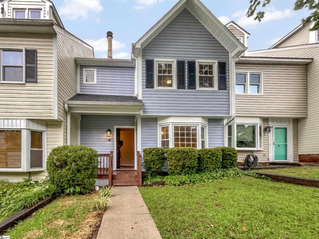 8 Hidden Springs Road