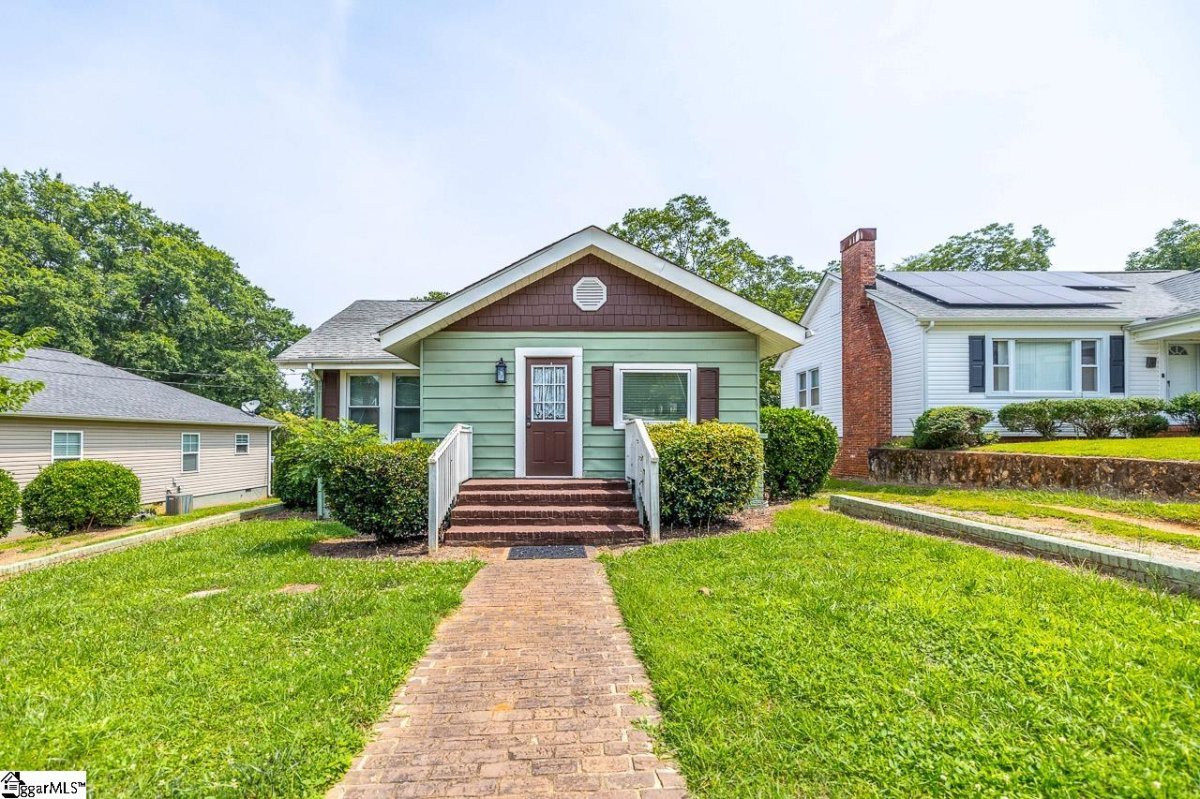 21 Beechwood Avenue