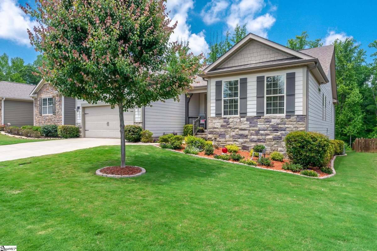 404 Woodland Oaks Court