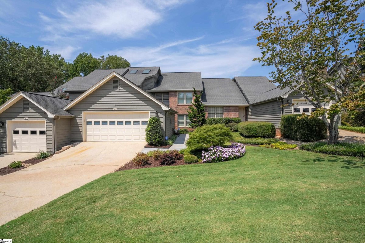 313 Hunters Circle