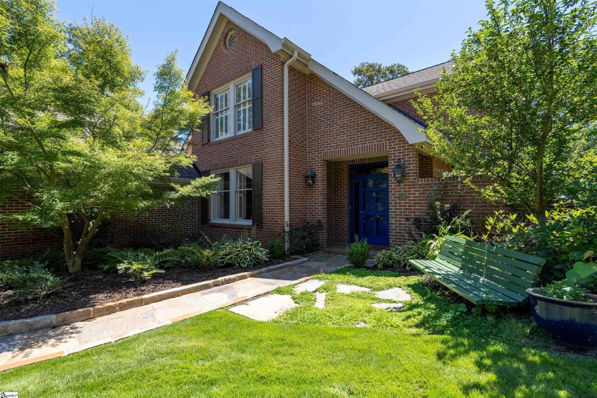 8 Byrd Boulevard
