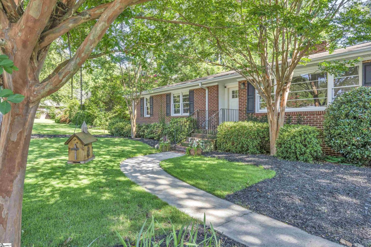17 Lisa Drive