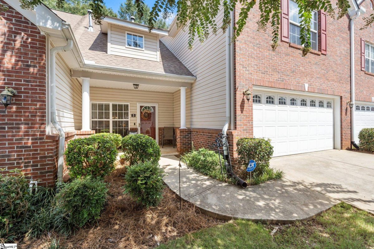5 Butler Crossing Drive