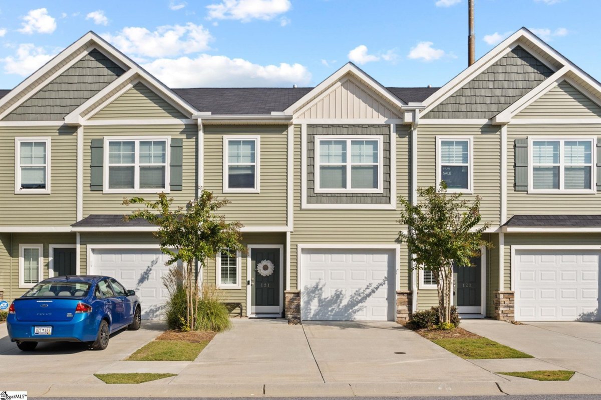 121 Bluet Lane