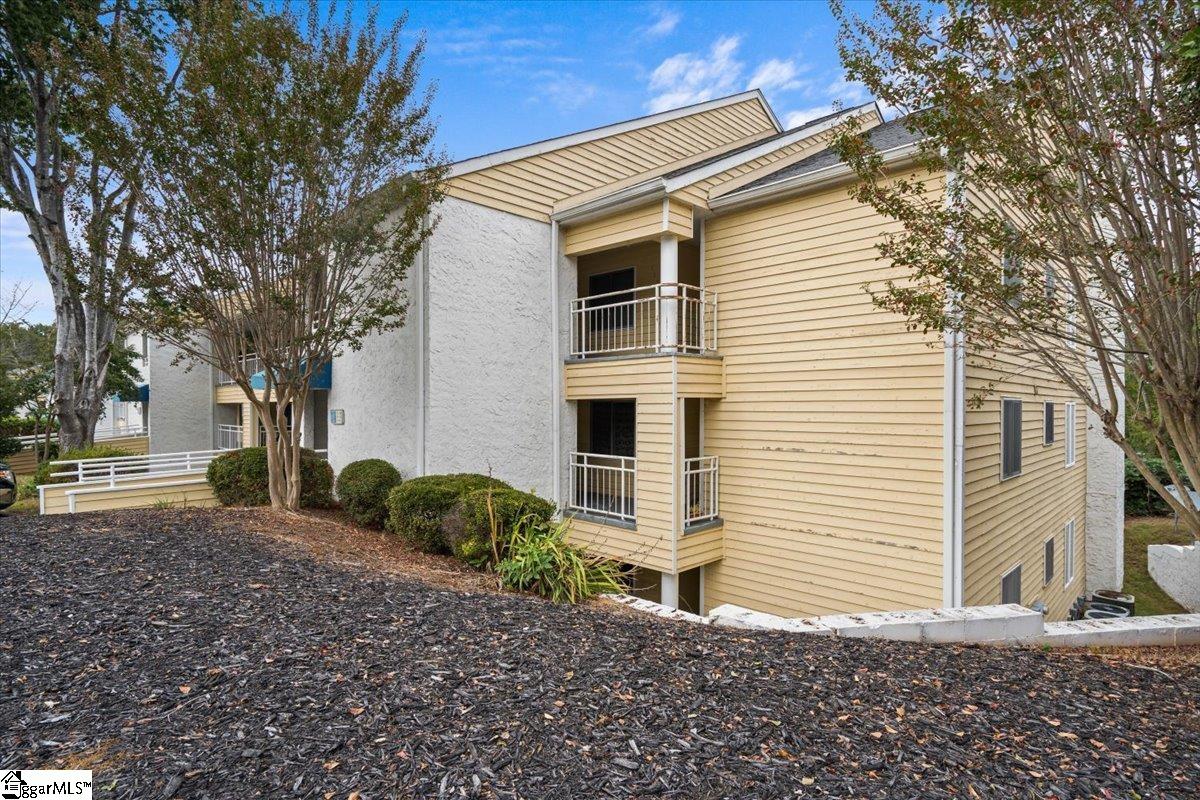 104 Northlake Drive