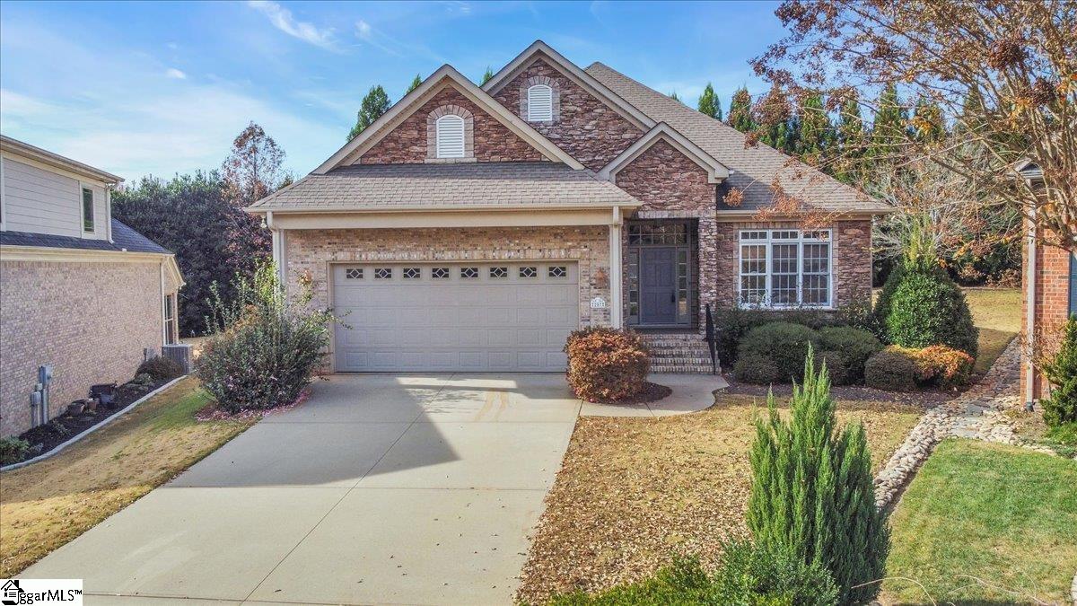 207 Hunters Court