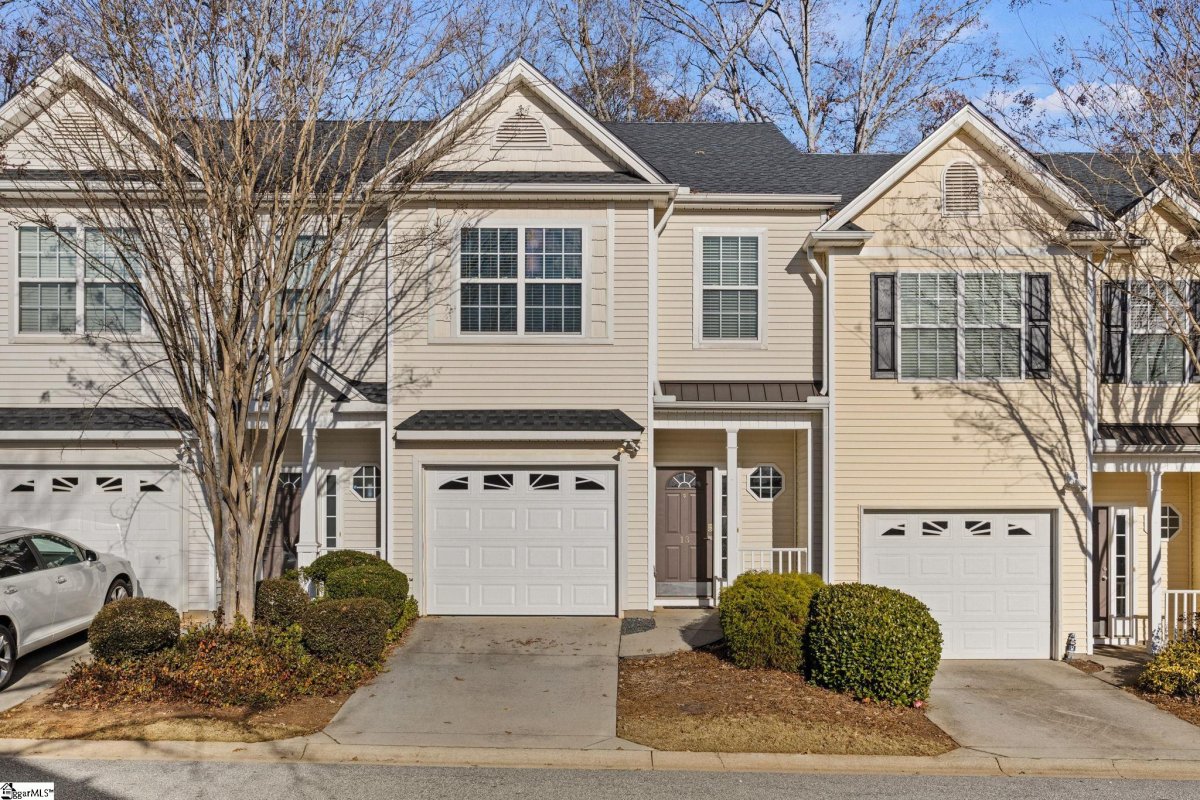 18 Bay Springs Drive