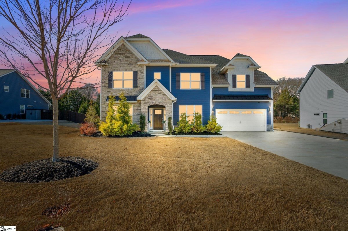 9 Lakeway Place