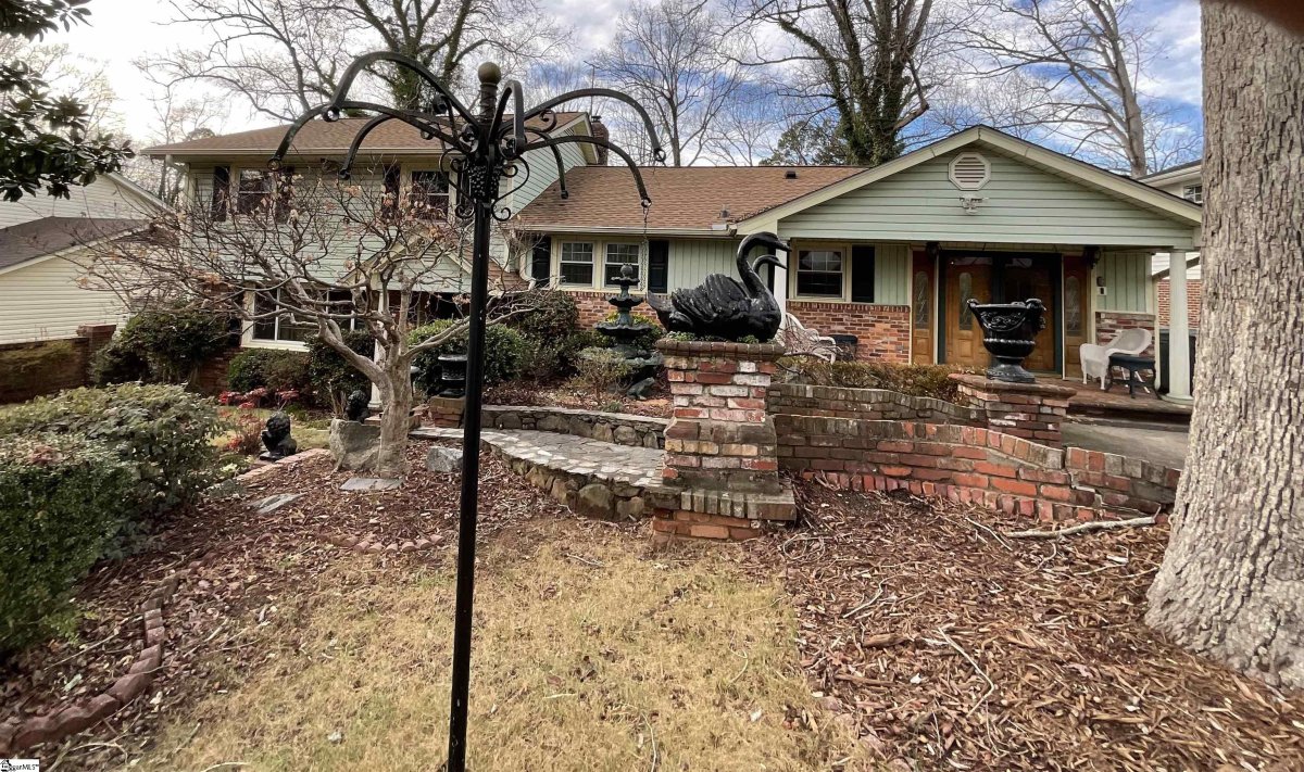 16 Pine Creek Court