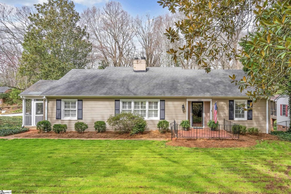 123 Woodland Way