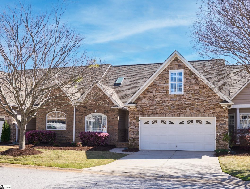 302 Hillsdale Drive