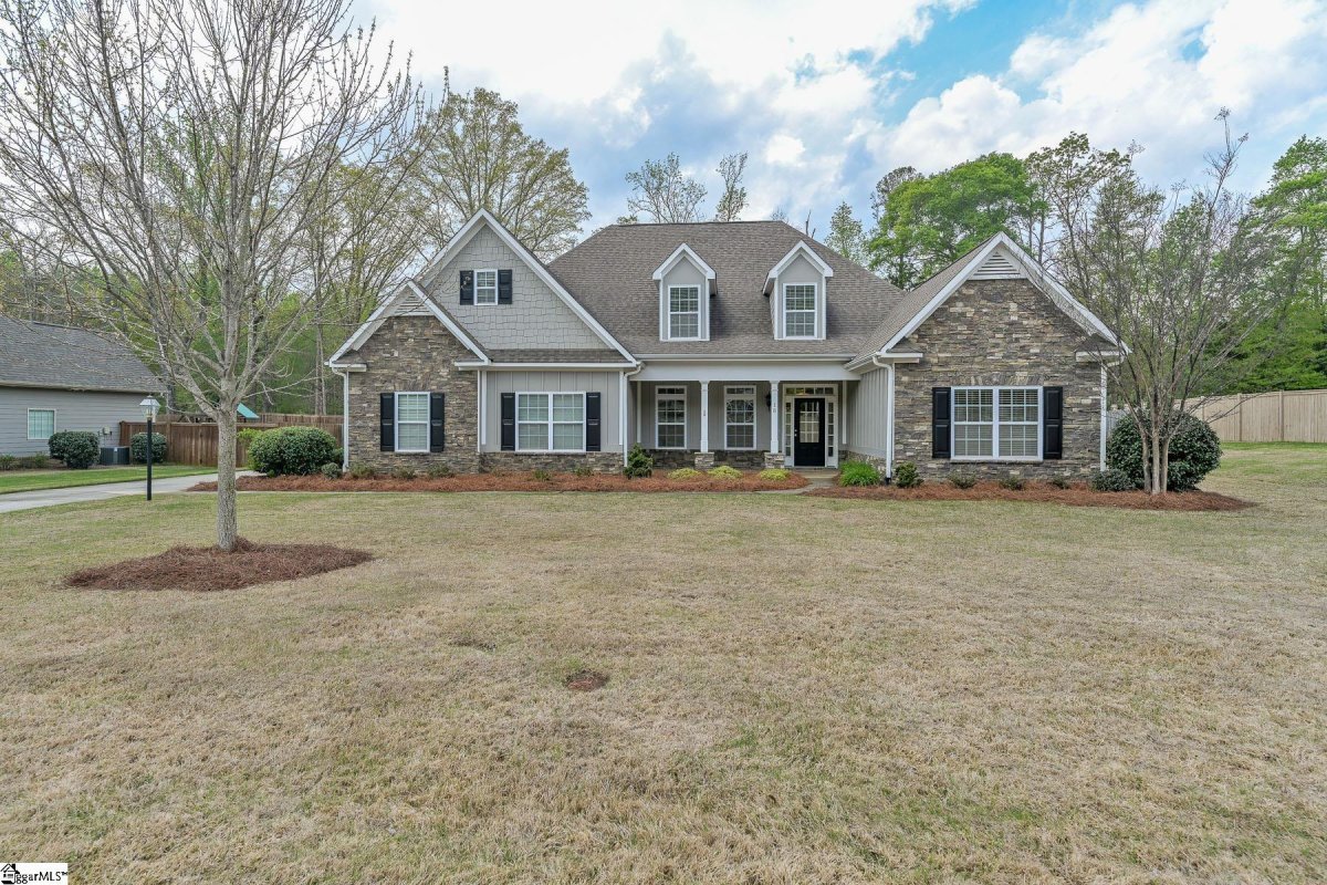 18 Laurelhart Lane