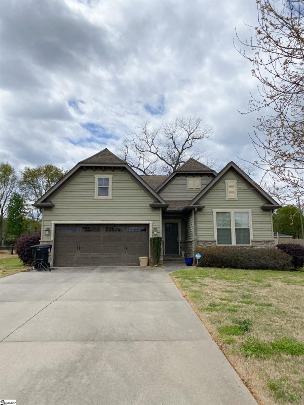 1011 Drakes Crossing