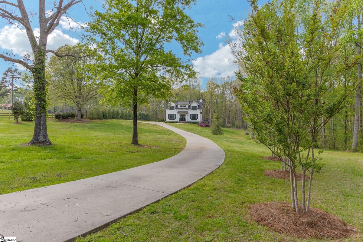 170 Vinland Court