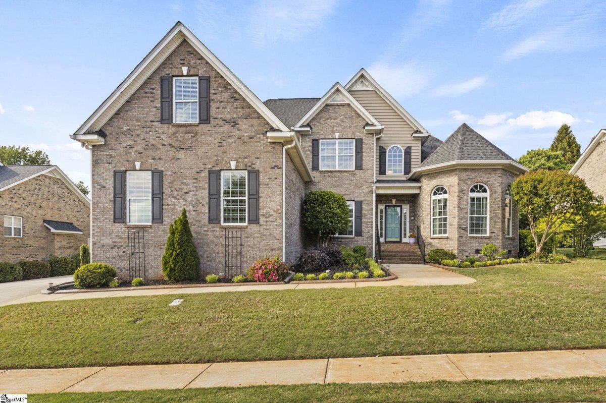 302 Gladstone Way