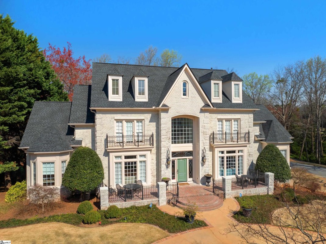 2 Baronne Court