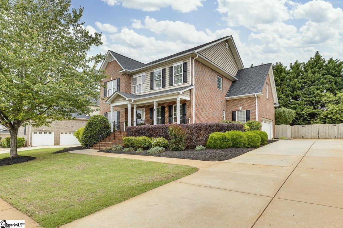 112 Gladstone Way