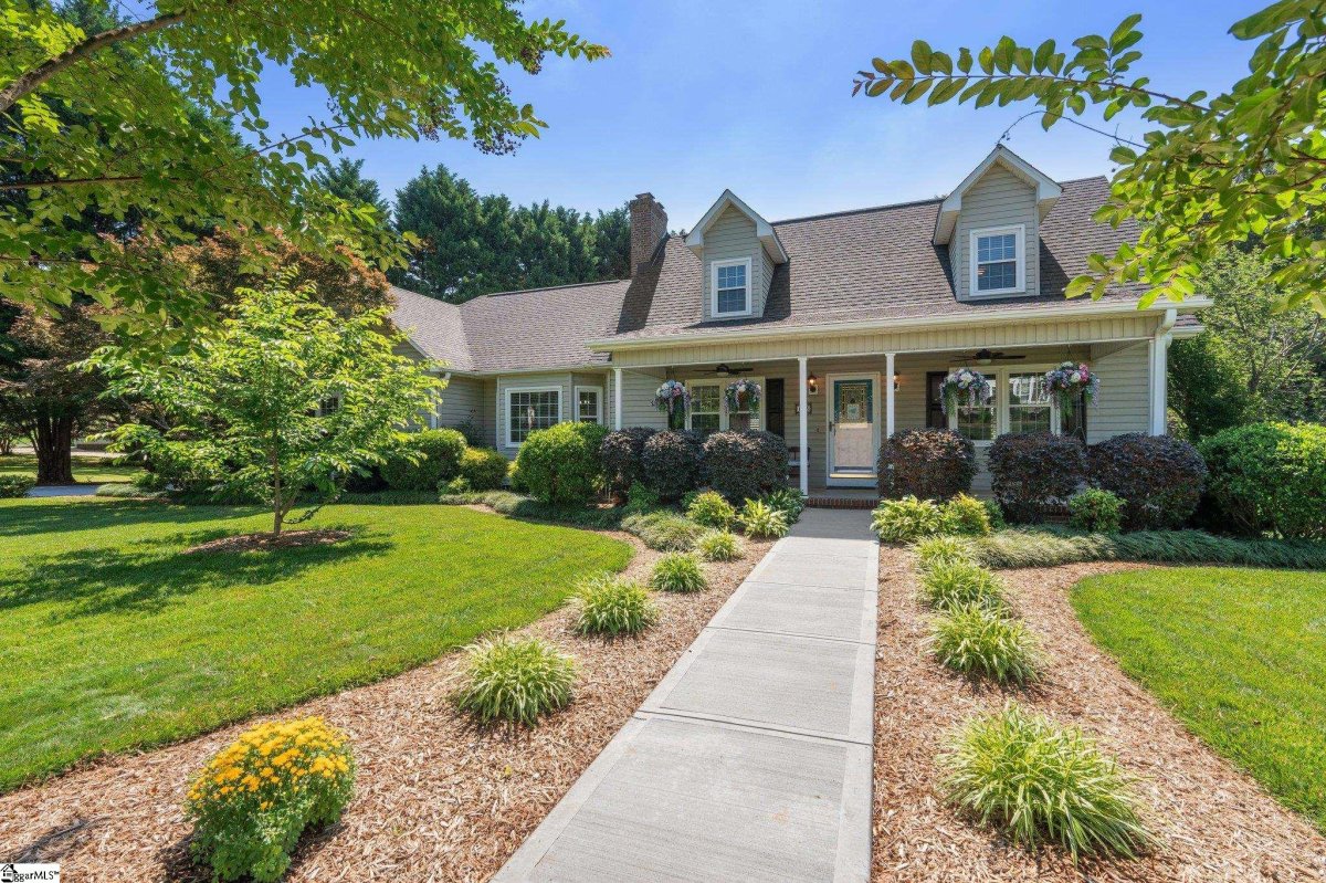 103 Oak Wind Circle
