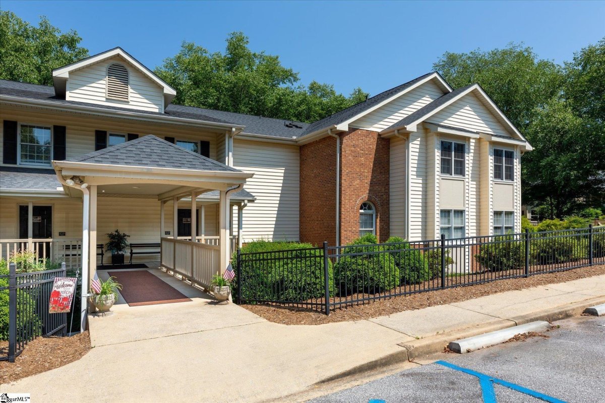 108 Swansgate Place