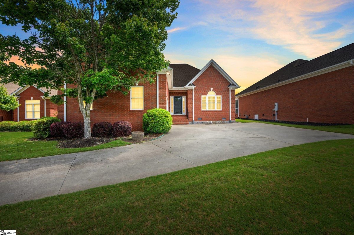 10 Hartsfield Court