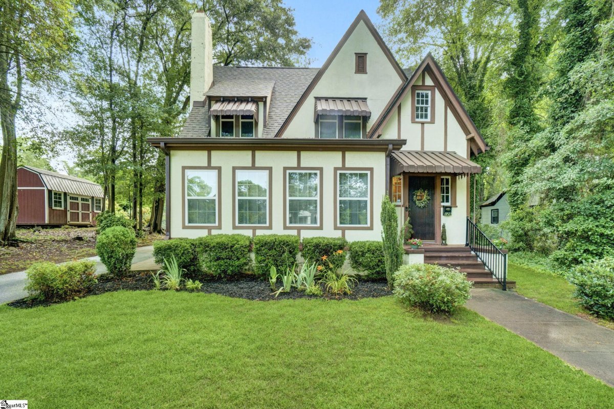 125 E Victoria Road